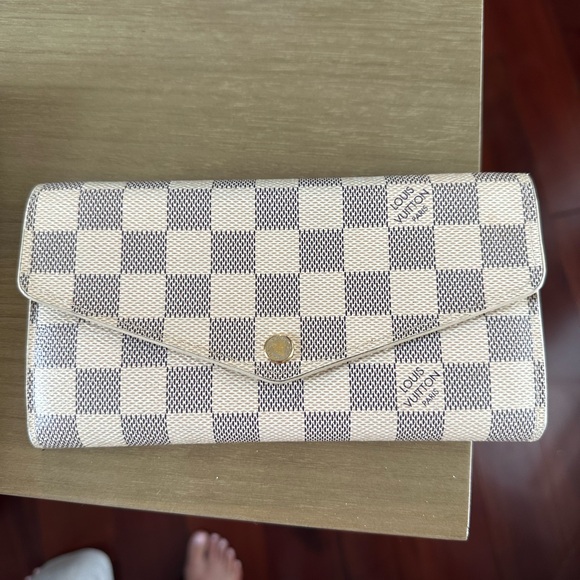 Louis Vuitton Cream and Gray Checkered Wallet - Picture 1 of 11